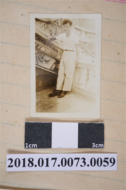 林坤佐於半天岩紫雲寺 (共2張)