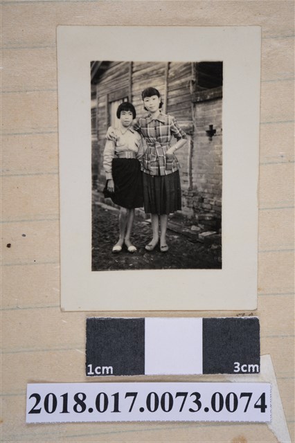 青年女子與女學生 (共2張)