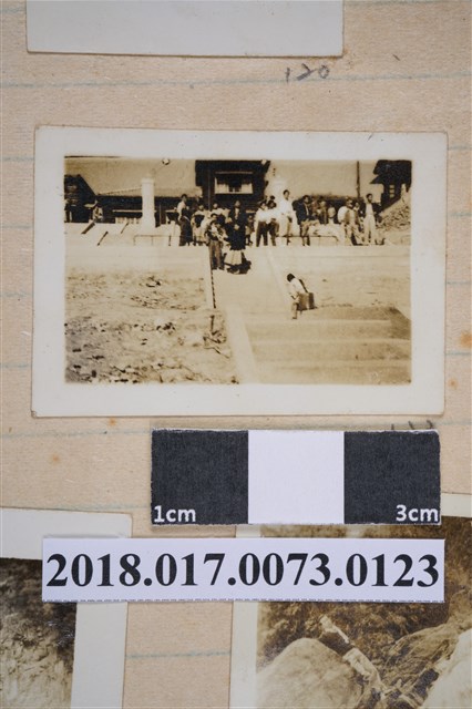 林坤佐與妻女 (共2張)