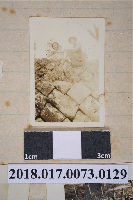 林何賽秋與商林淑美等三人於半天岩紫雲寺 (共2張)