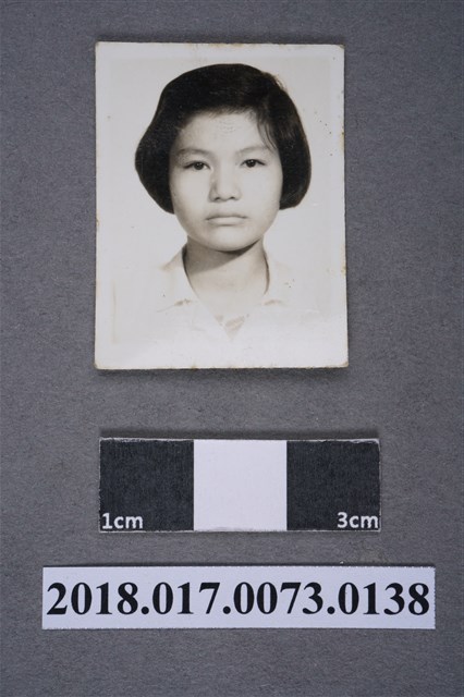 女子獨照 (共3張)