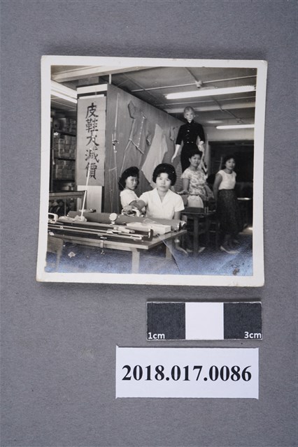 四女於美光編織補習班 (共2張)