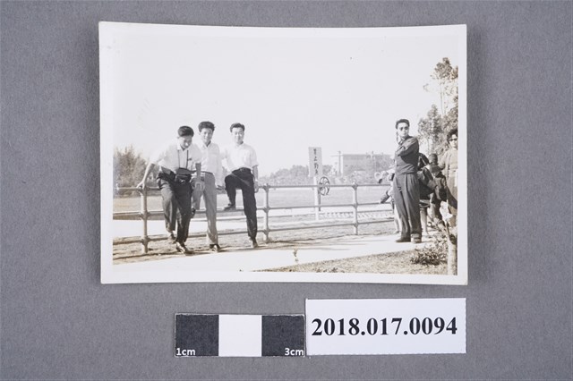 林坤佐與二男於大貝湖 (共2張)