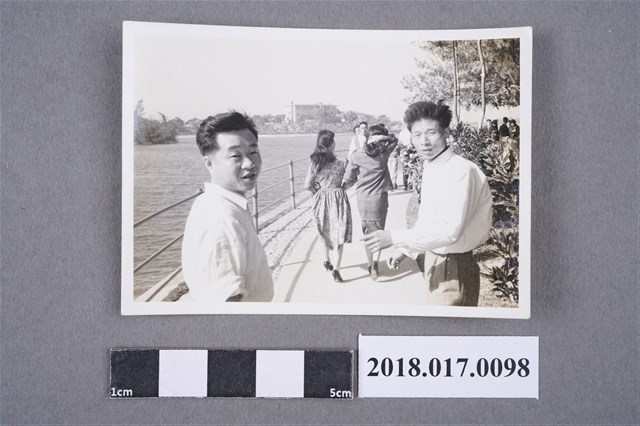 林坤佐與一男於大貝湖 (共2張)