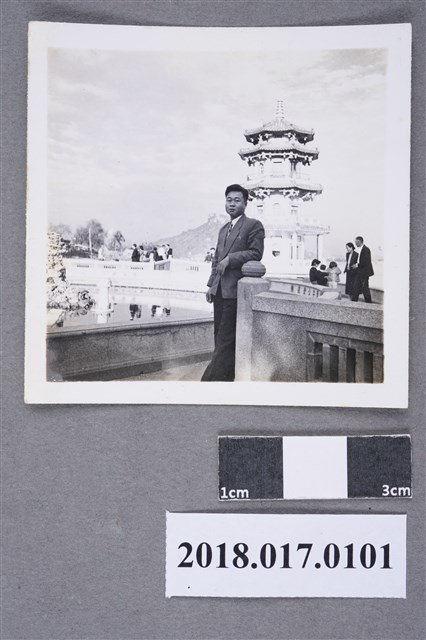 林坤佐於蓮池潭春秋閣 (共2張)