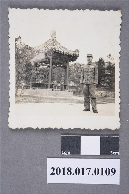 林坤佐於金門太武山公墓涼亭 (共2張)