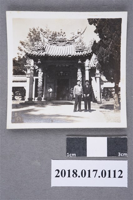 林坤佐與劉嘉豐攝於嘉義吳鳳廟 (共2張)