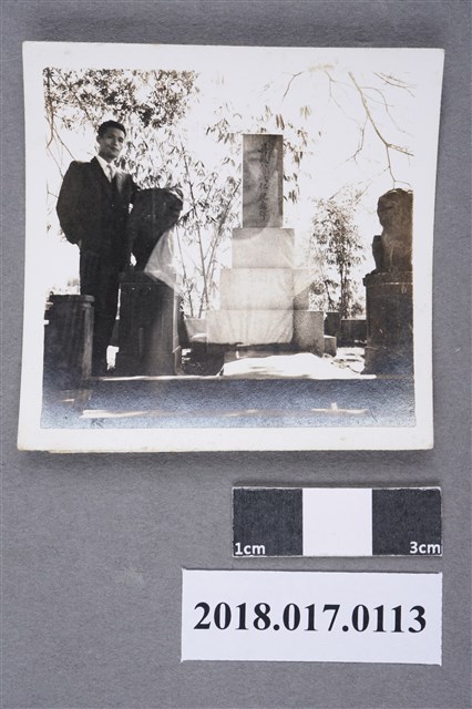 劉嘉豐攝於吳鳳成仁紀念碑 (共2張)