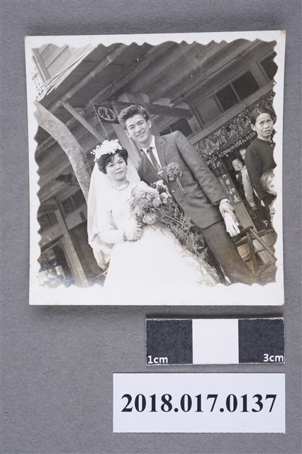 王麗雲結婚照 (共2張)