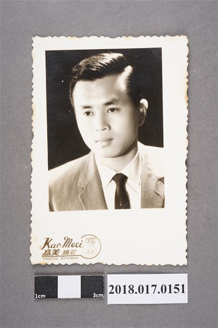 何欣三肖像照 (共2張)