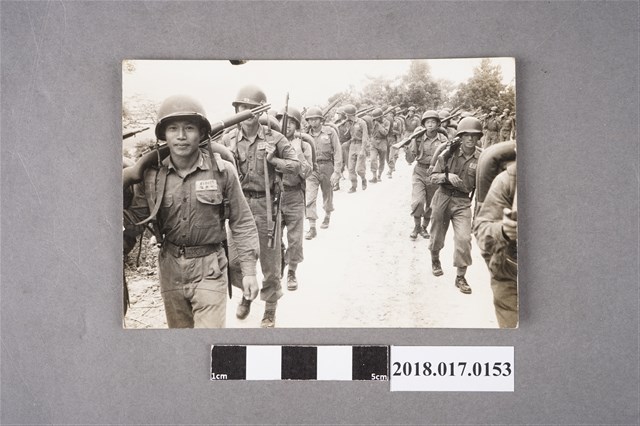 何欣鐘行軍 (共2張)