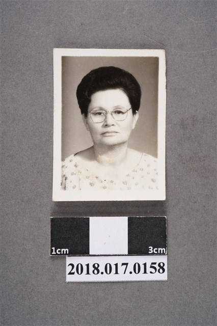 何王真證件照 (共2張)