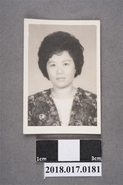 林何賽秋證件照 (共2張)