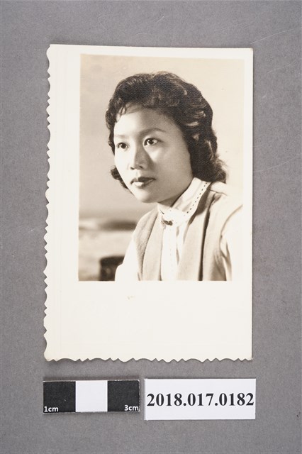 林何賽秋肖像照 (共2張)