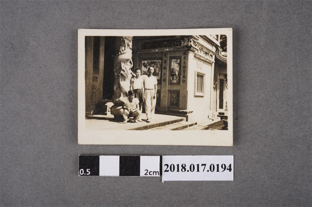 林坤佐與二男於半天岩紫雲寺 (共2張)