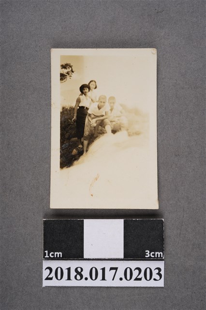 商林淑美與三名友人 (共2張)