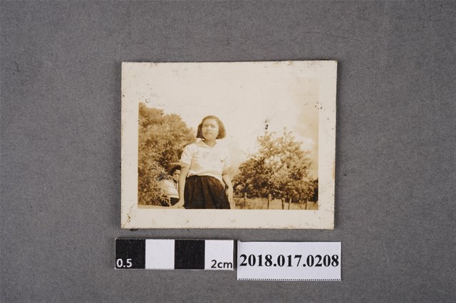 女中學生 (共2張)