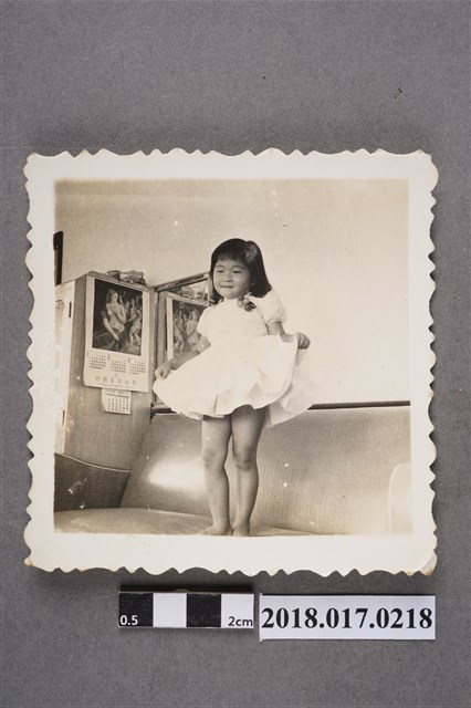 跳舞的女童 (共2張)