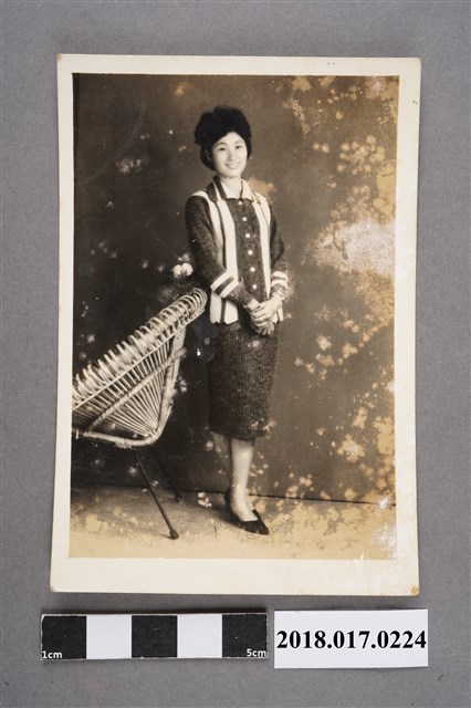 青年女子 (共2張)