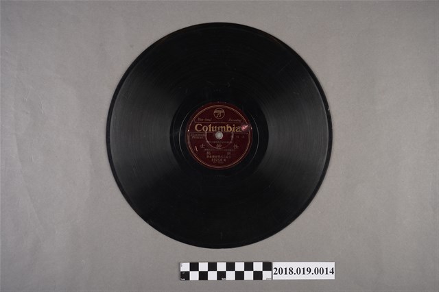 臺灣古倫美亞唱片公司發行編號80250《流行歌：怪紳士、老青春》蟲膠唱片 (共2張)