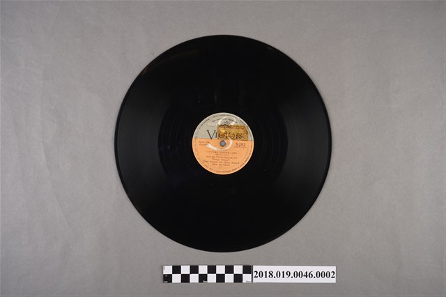 日本勝利唱片公司發行編號S-282《戰爭與和平、戀愛的謀略》蟲膠唱片 (共2張)