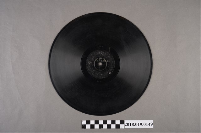 臺灣古倫美亞唱片公司發行利家商標編號T?《小曲：九連環、嘆烟花》蟲膠唱片 (共2張)