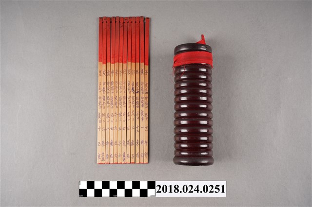 算命籤筒加籤支(12支) (共3張)