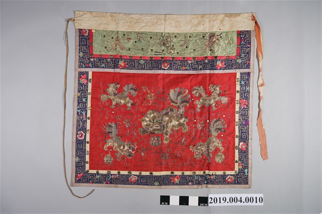 五獅戲球盤金繡桌裙 (共2張)