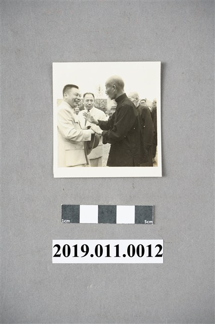 蔣經國巡視宜蘭與老人對話照 (共3張)