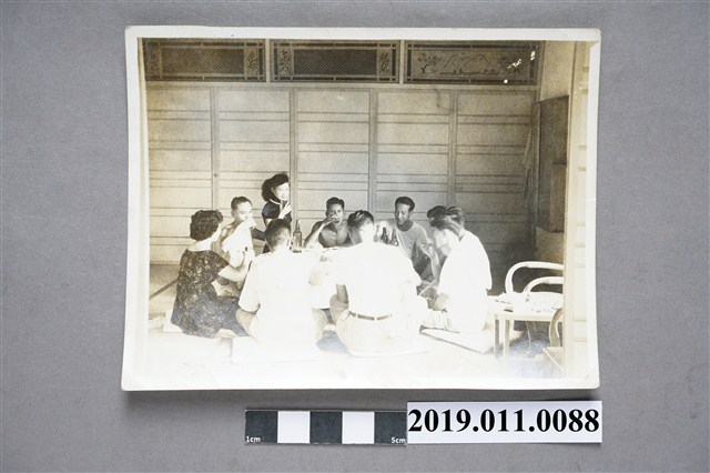 酒客與酒女照片 (共3張)