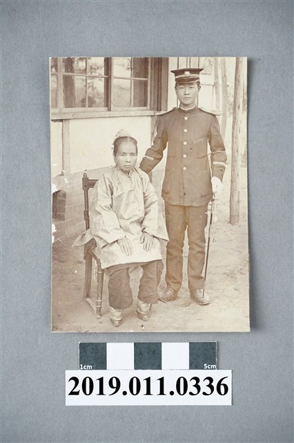 纏足婦女與男子合影 (共3張)