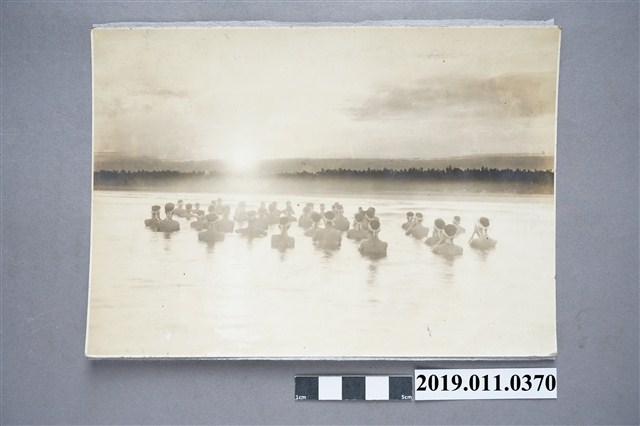 皇民練成所溪水中訓練 (共3張)