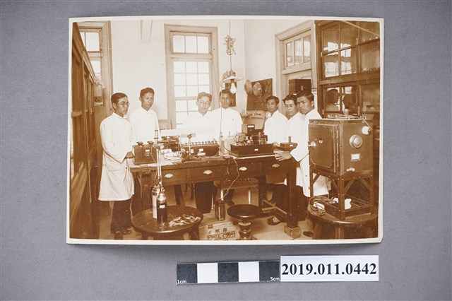 臺北醫學專門學校醫療實驗室合影照片 (共3張)