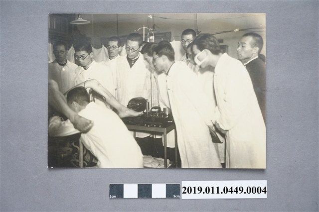臺北帝國大學醫學部學生實習之情形照片之3 (共3張)