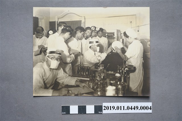 臺北帝國大學醫學部學生實習之情形照片之4 (共3張)