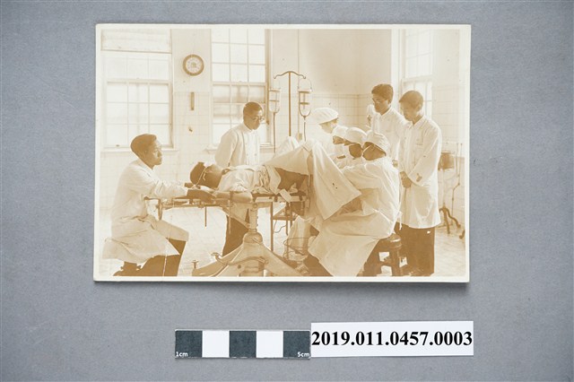 臺北帝國大學醫學部教授學生實習上課照片 (共3張)