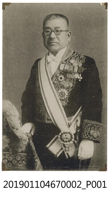 日治時期堀內次雄獨照 (共1張)