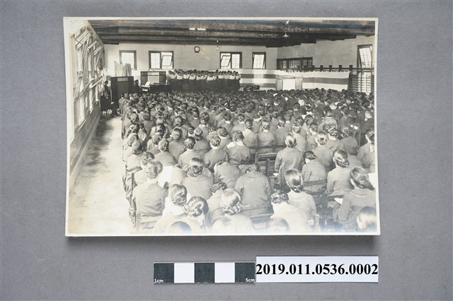 台北第三高女學生聆聽合唱演出 (共3張)