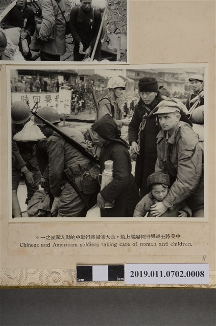 中美士兵協助義胞撤離 (共2張)