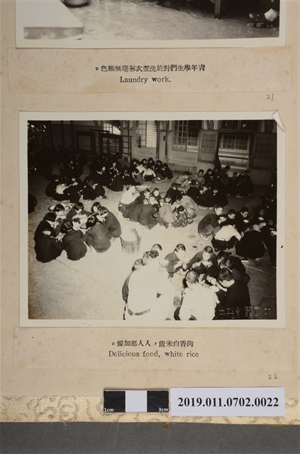 學生們用餐中 (共2張)