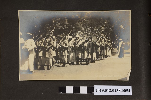 土人象牙採集隊 (共2張)