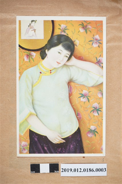 穿著綠色旗袍的女人 (共2張)