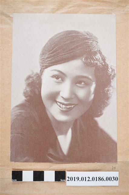 微笑的女人 (共2張)