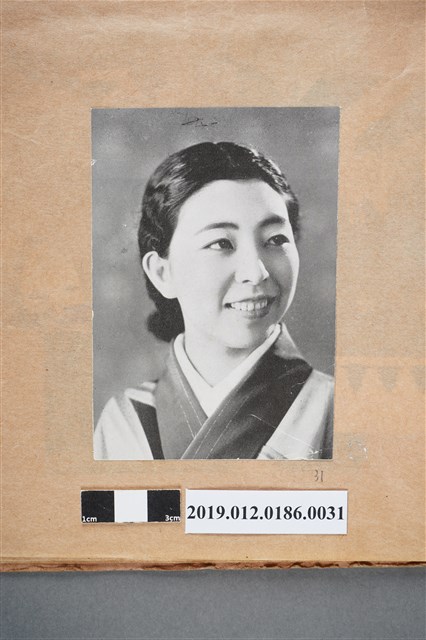 微笑的女人 (共2張)