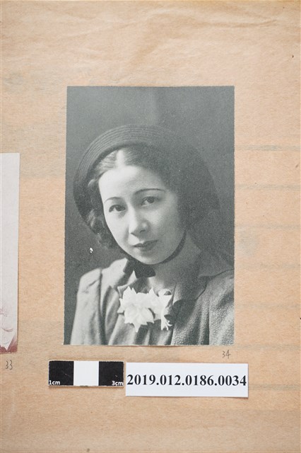 戴帽子的女人 (共2張)