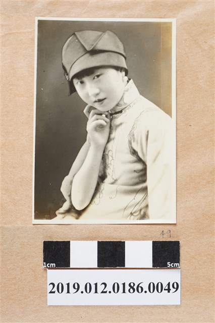 戴帽女子照 (共2張)