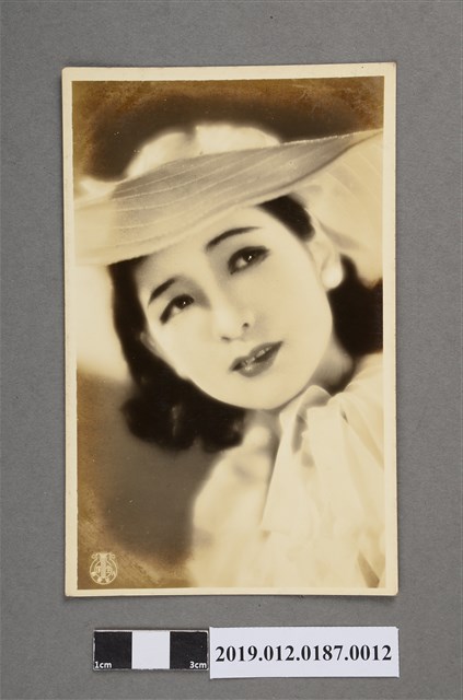 寶塚劇團戴帽女星照片 (共5張)