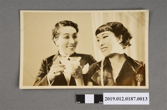 寶塚劇團男女飲酒劇照 (共5張)