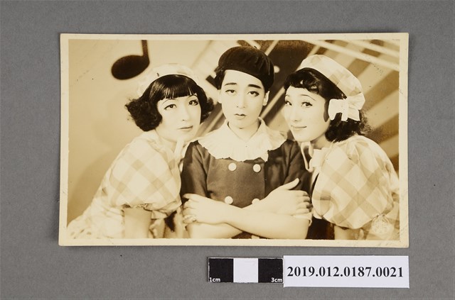 寶塚劇團戴貝雷帽女子劇照 (共5張)