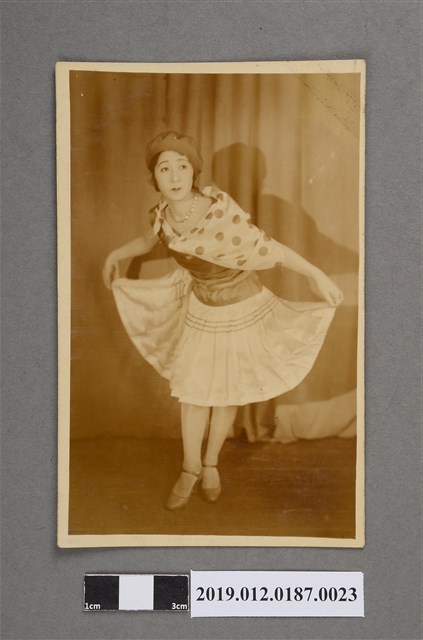 寶塚劇團穿百褶裙女子劇照 (共5張)